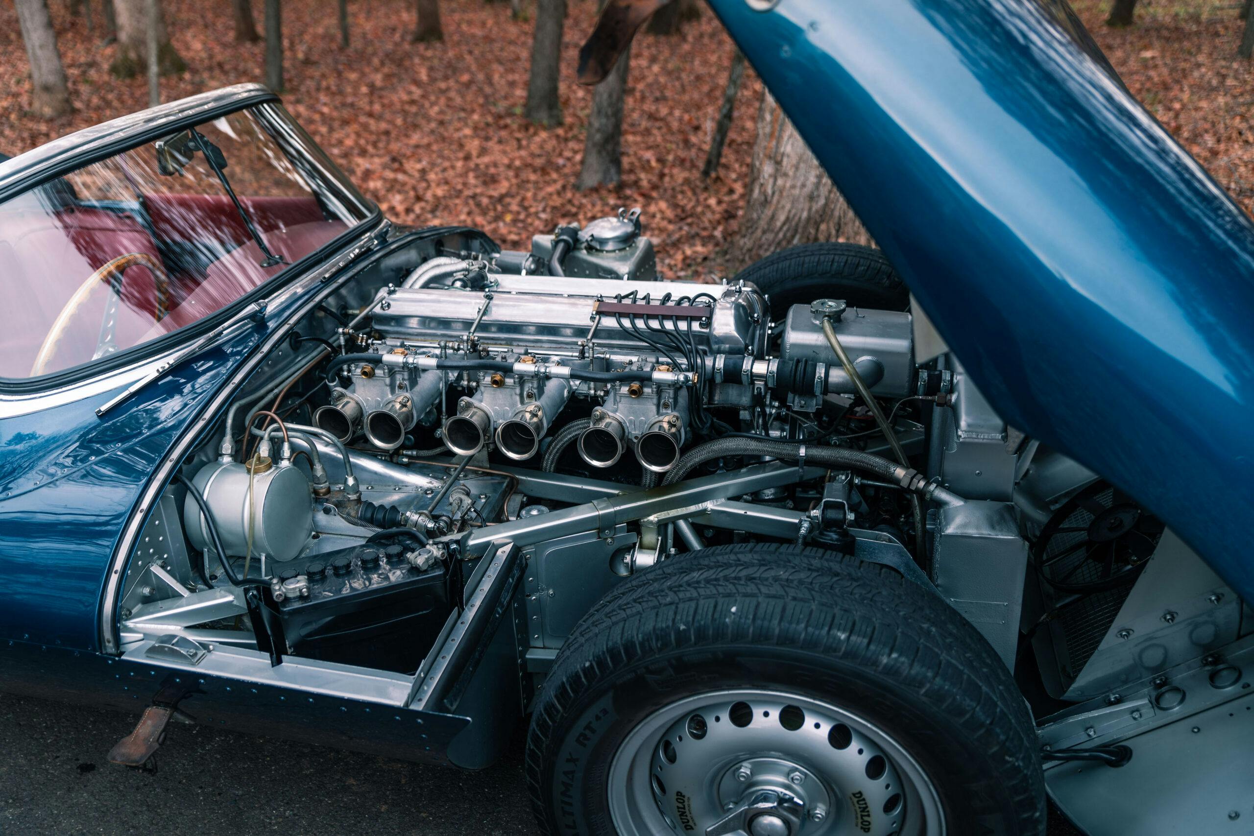 1957-Jaguar-XKSS engine