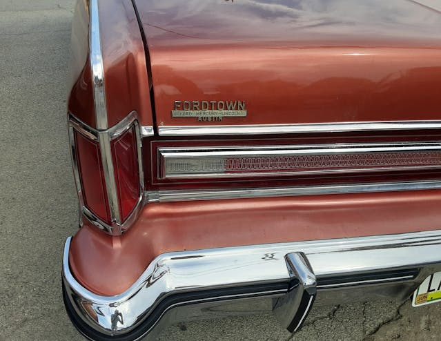 1976 Lincoln Continental Town Coupe taillight line design