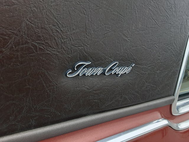 1976 Lincoln Continental Town Coupe top badge lettering