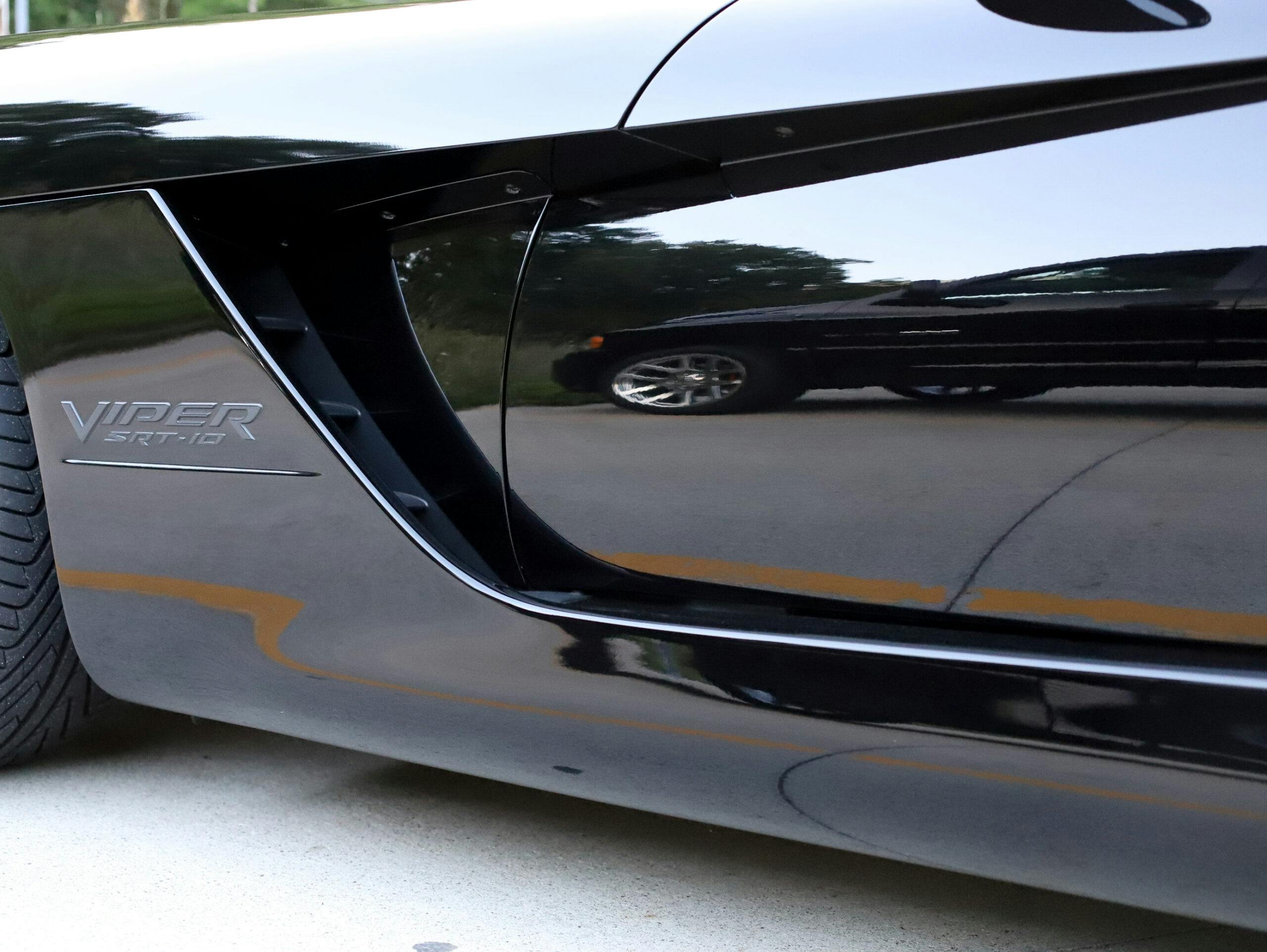 Dodge Viper paint SRT-10 pickup reflection