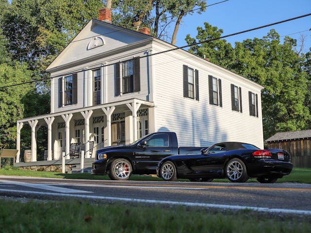 Dodge Viper SRT-10 pickup group side