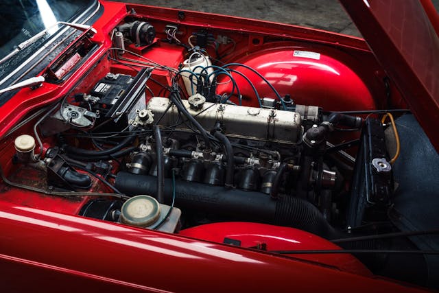 Triumph TR6 inline engine bay
