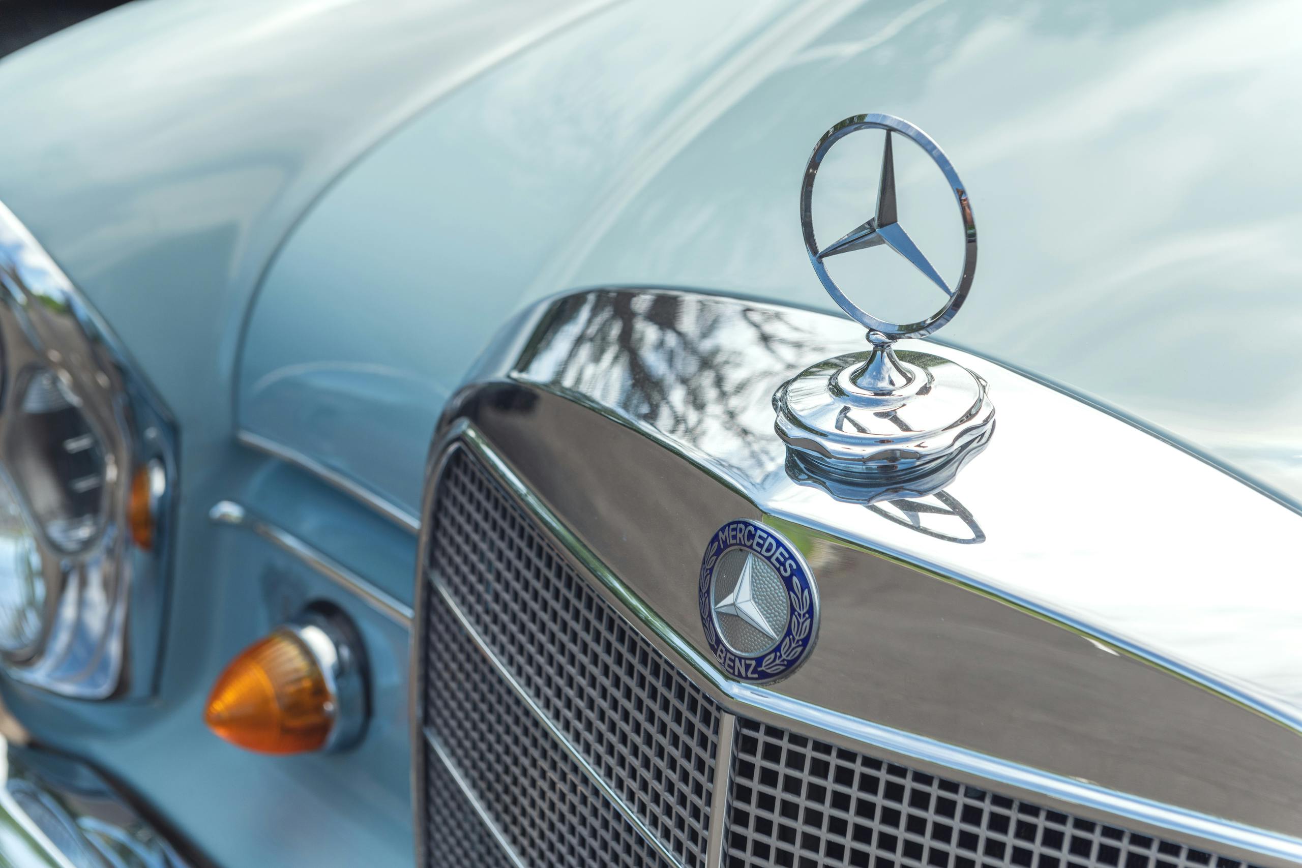 Jaime Kopchinski Mercedes Benz Expert Shop emblem ornament