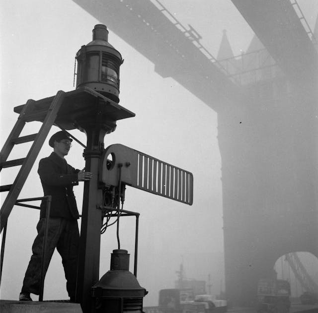 Smog On The Thames London Bridge Operator