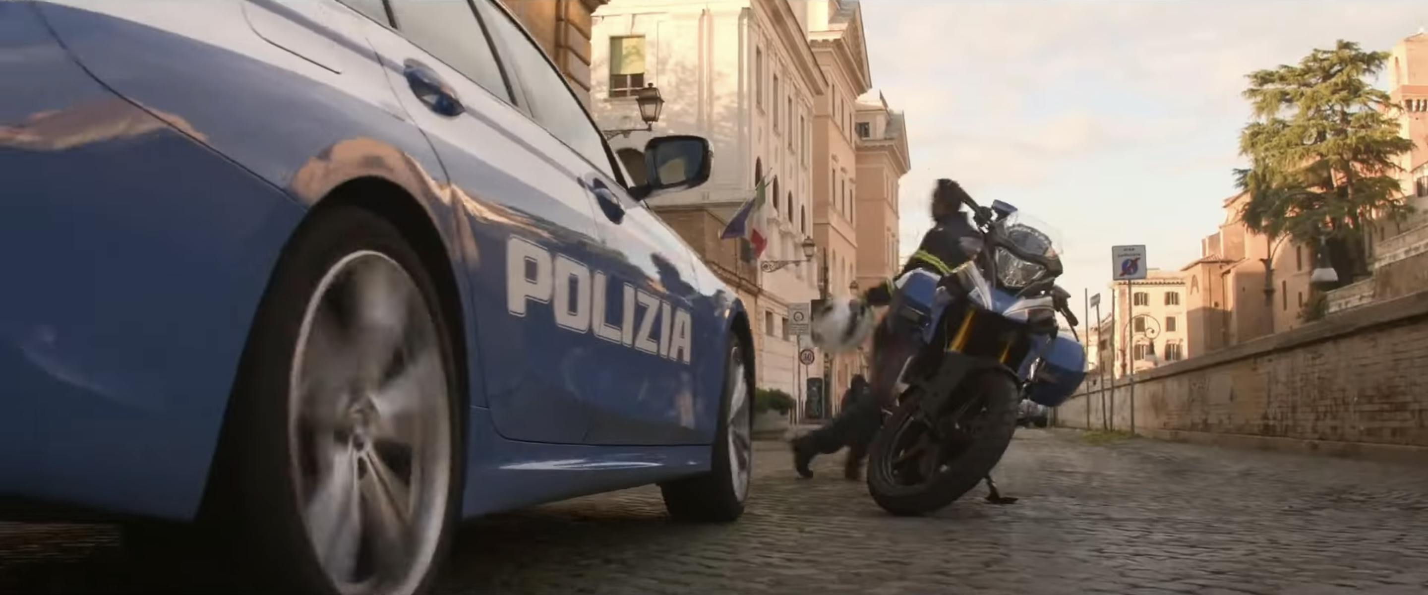 Mission Impossible italian police street action scene