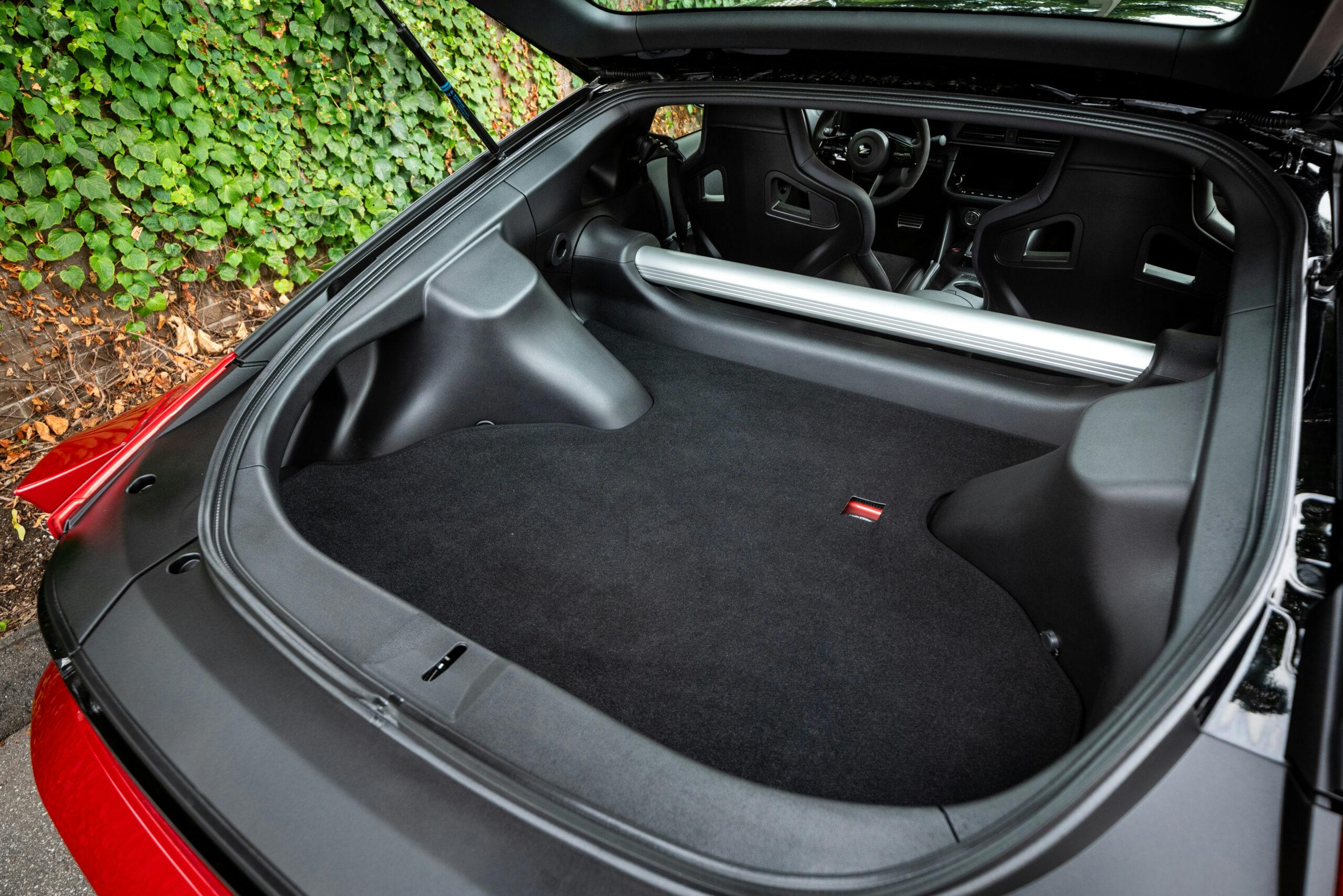 Nissan Z Nismo detail interior rear trunk