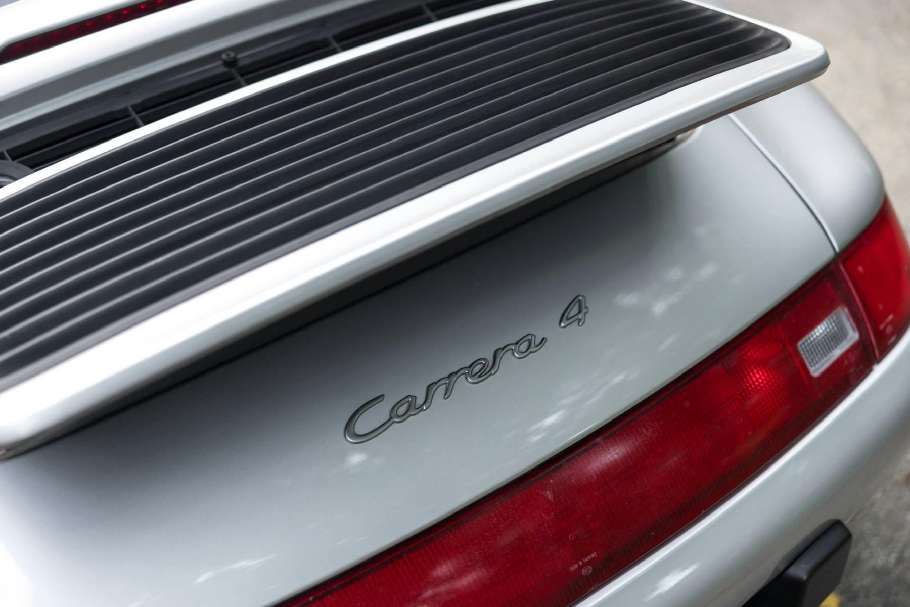 Porsche-911-993-Carrera-4-6