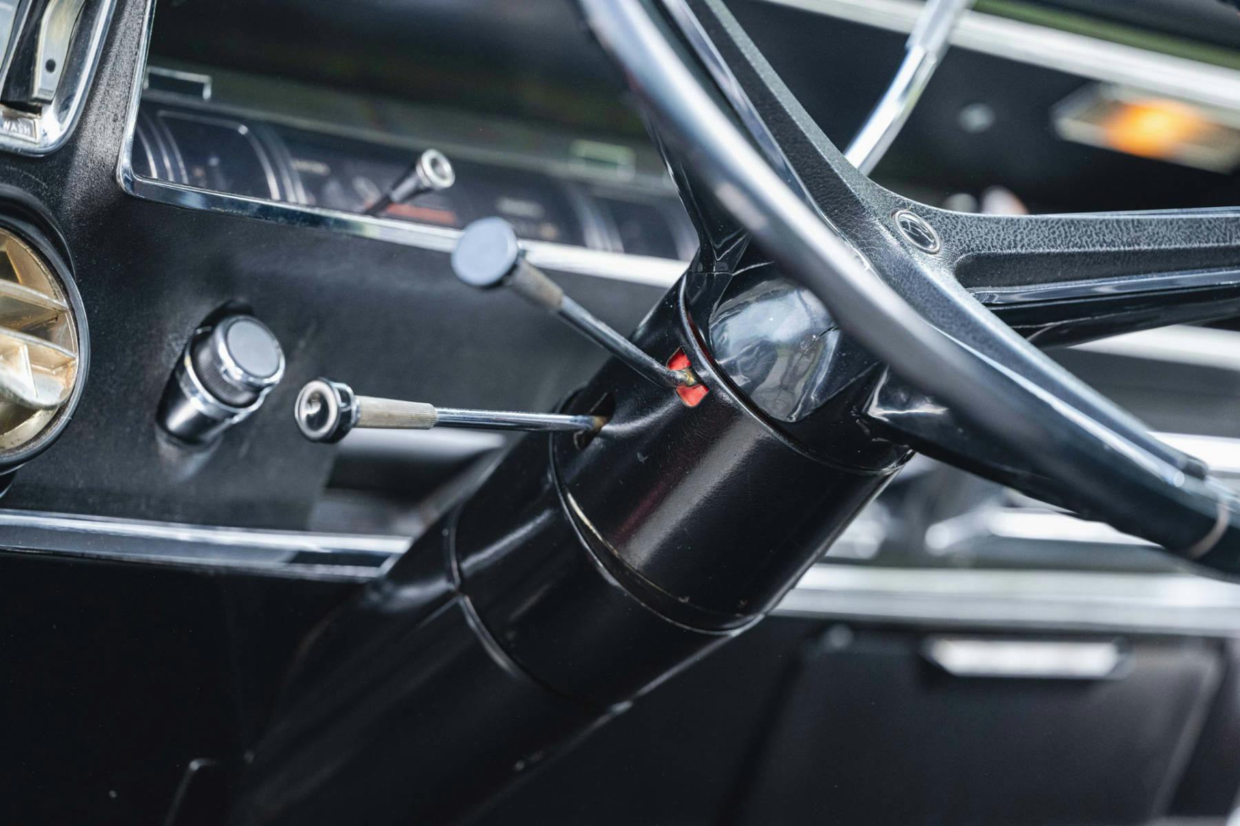 1967 Buick Riviera steering column