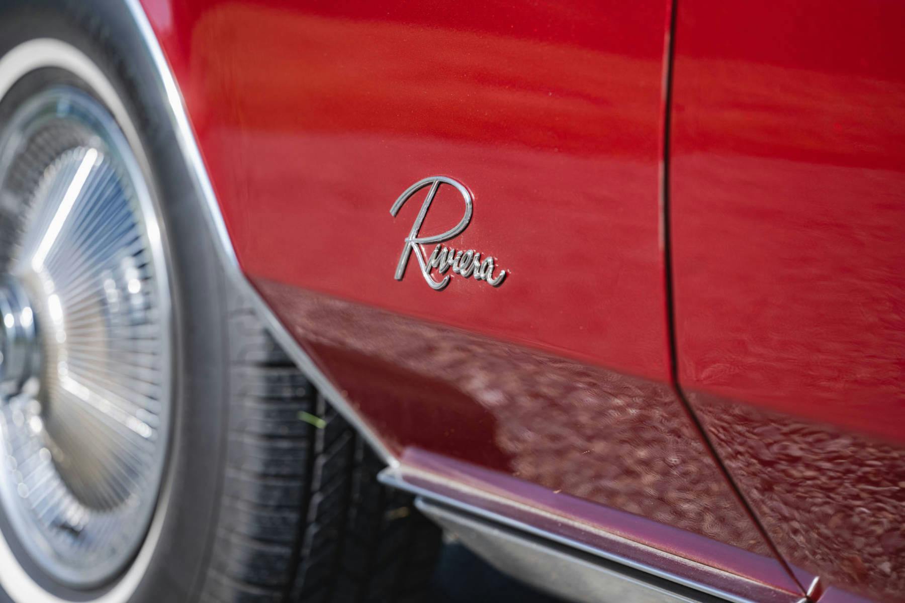 1967 Buick Riviera badge lettering