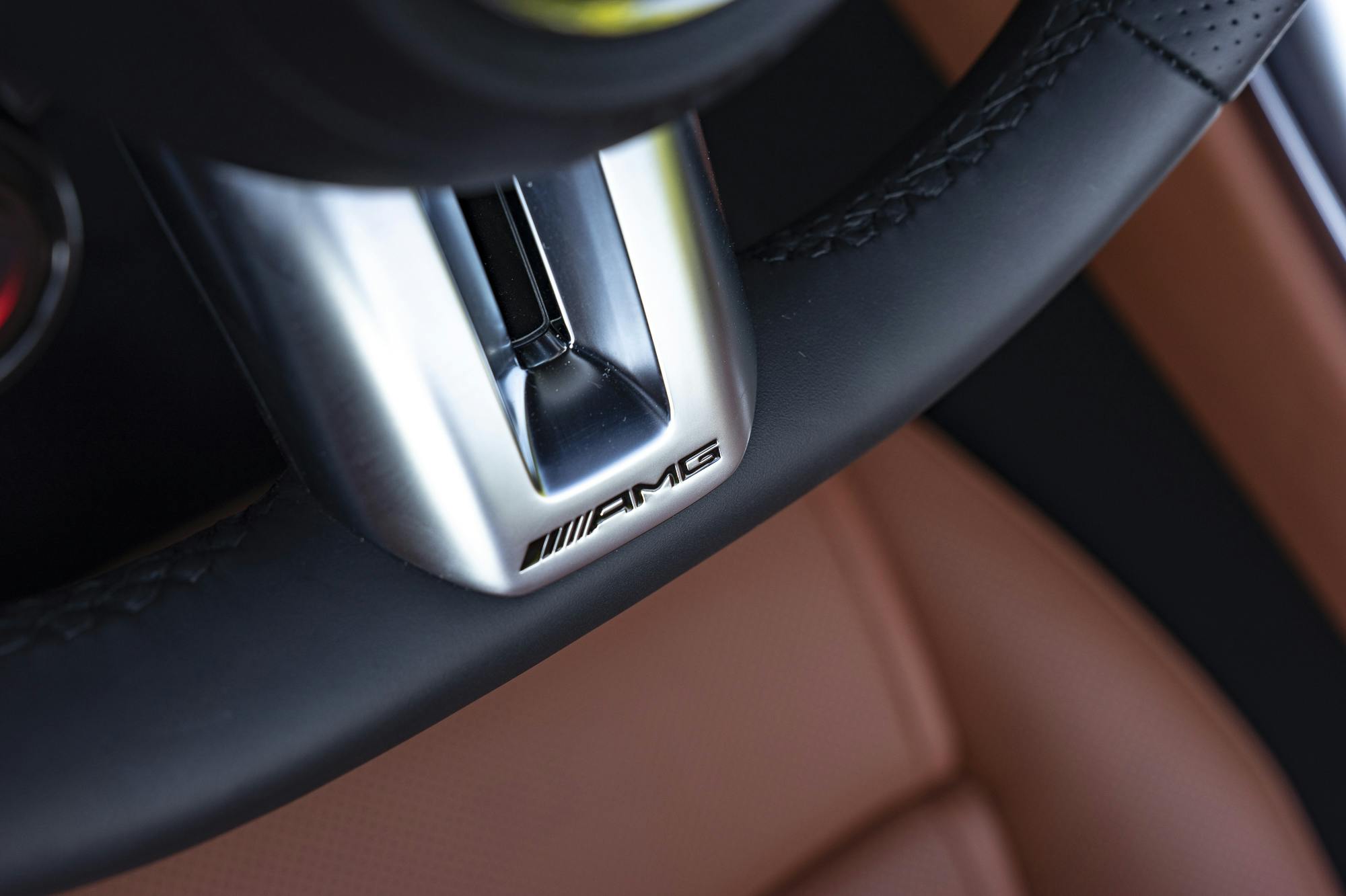 2024 mercedes-amg sl 43 steering wheel logo