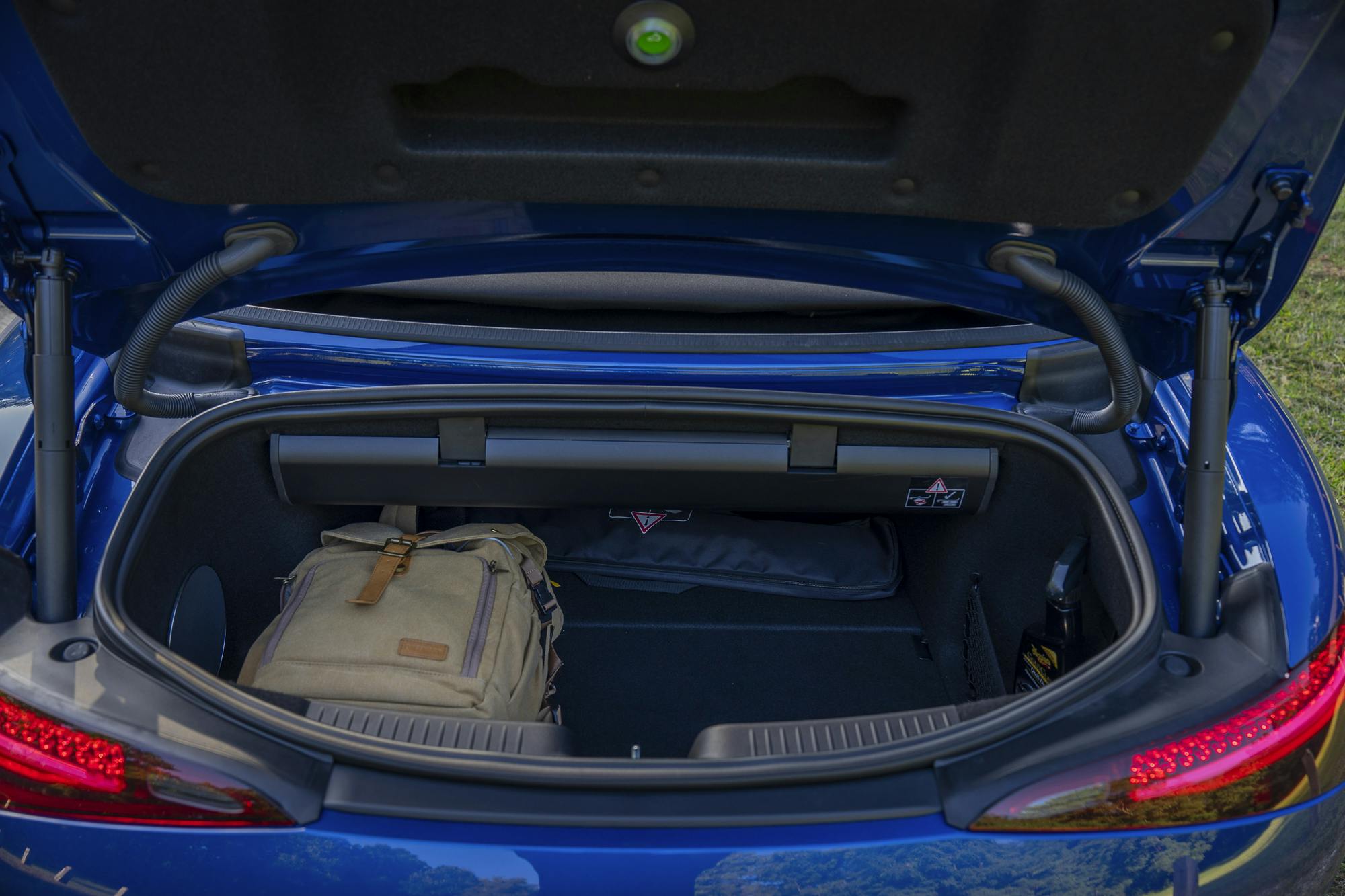2024 mercedes-amg sl 43 interior rear trunk
