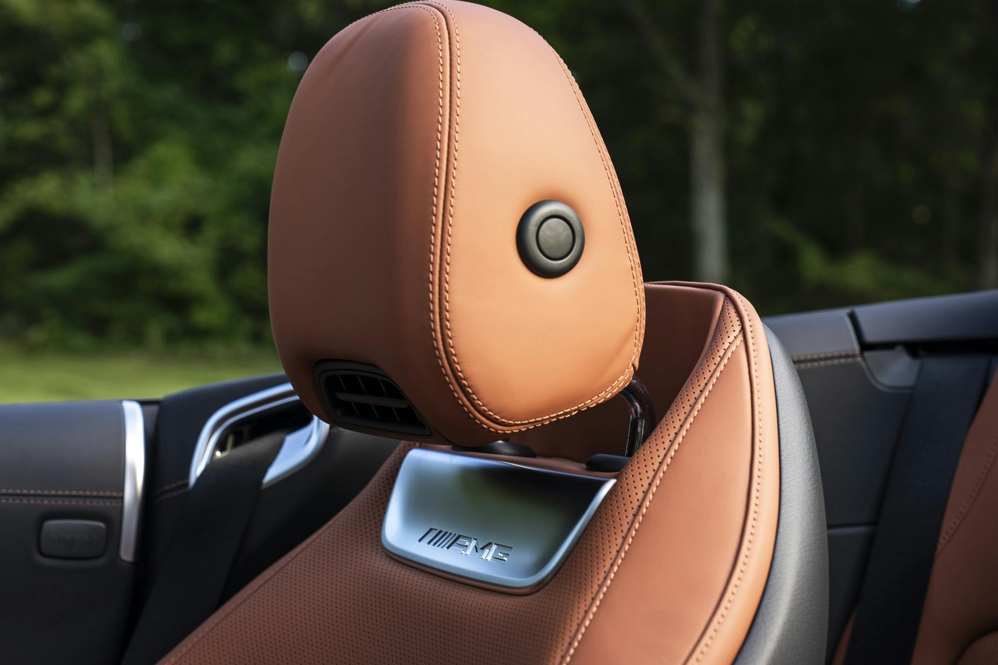 2024 mercedes-amg sl 43 interior headrest