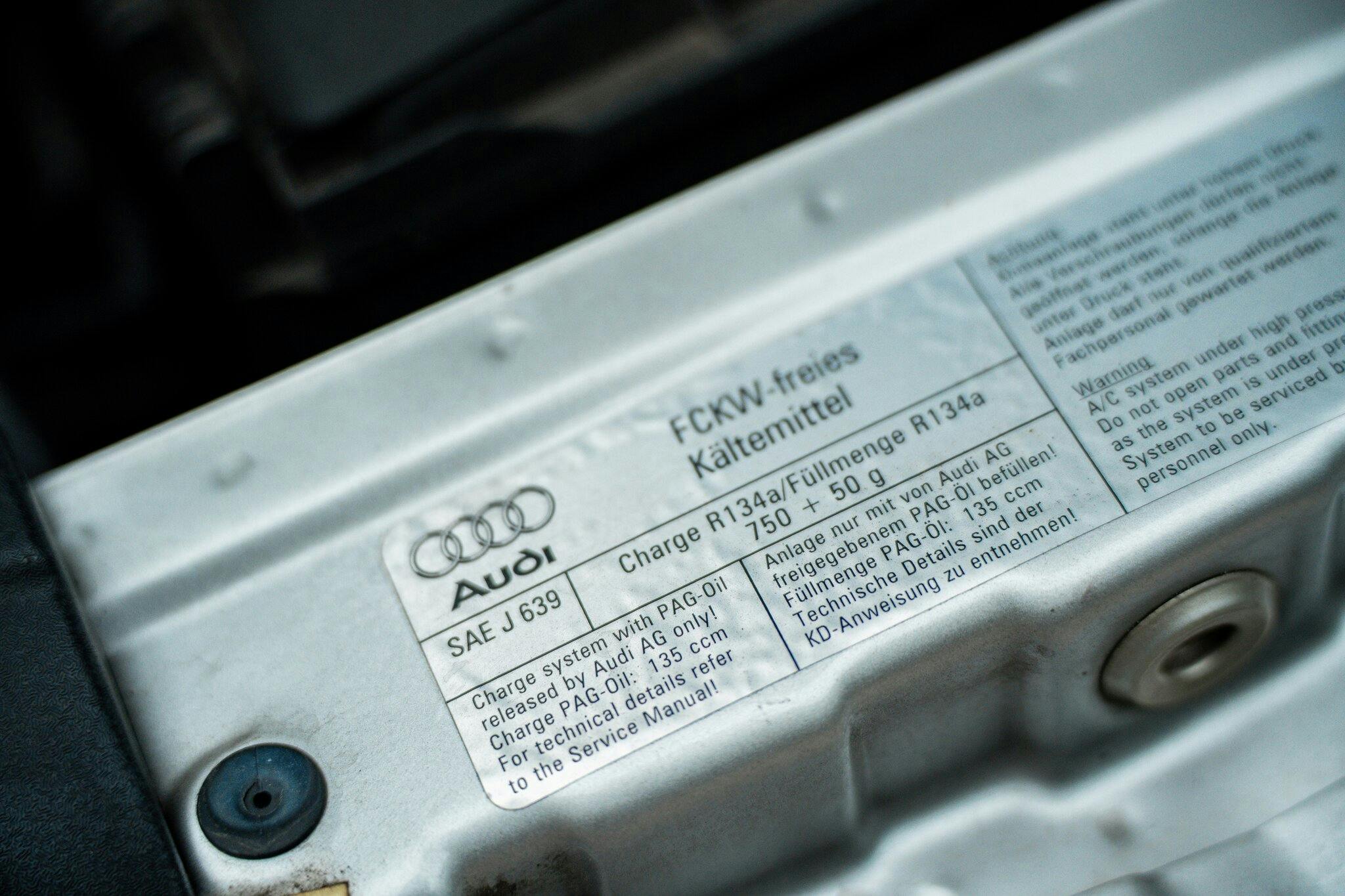 Audi TT MK1 Roadster charge system detail