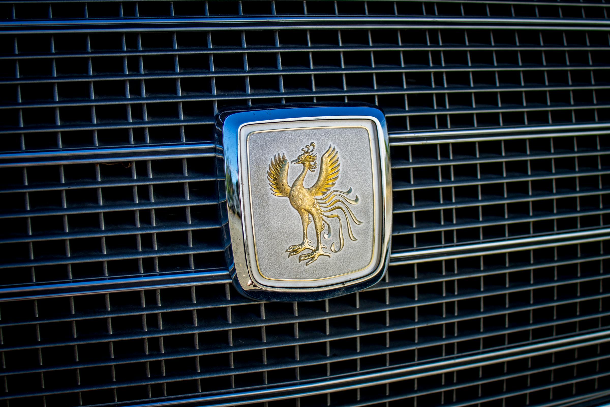 Toyota Century emblem