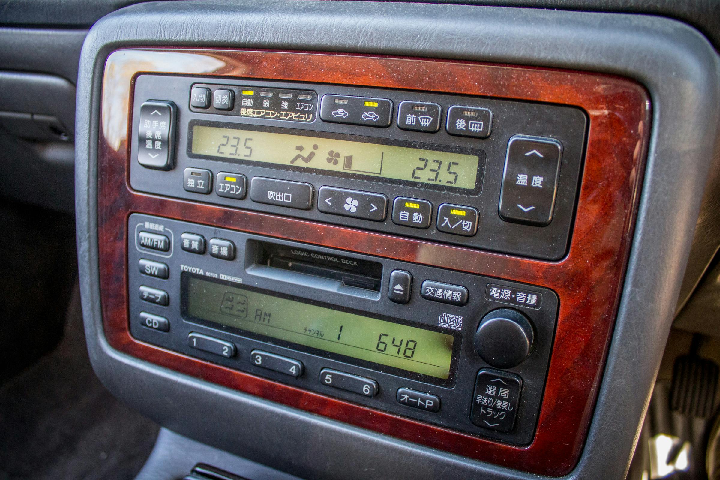 Toyota Century radio