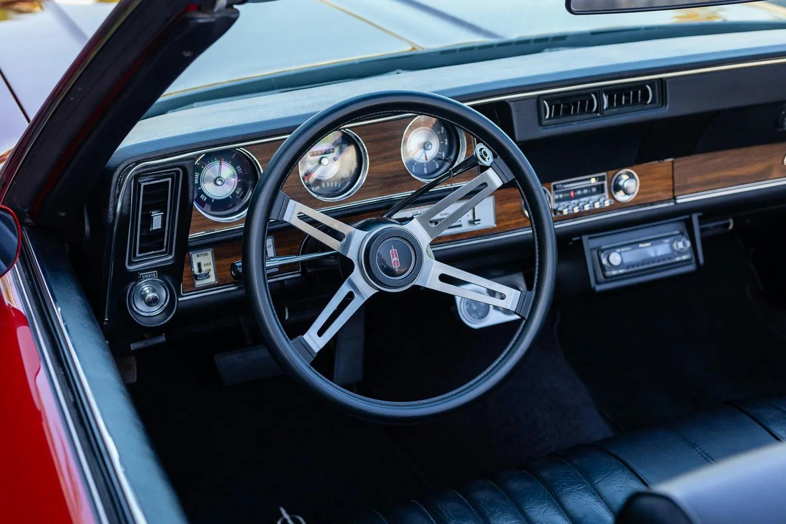 1972-Oldsmobile-Cutlass-Supreme interior