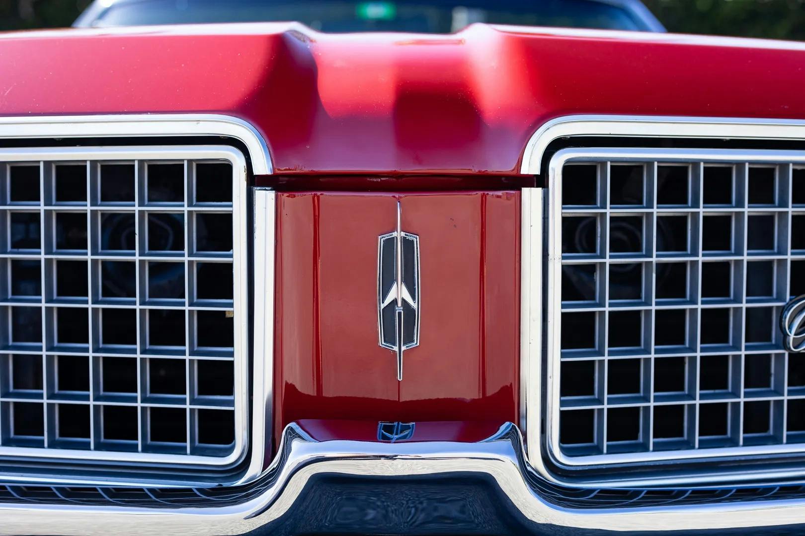 1972-Oldsmobile-Cutlass-Supreme emblem