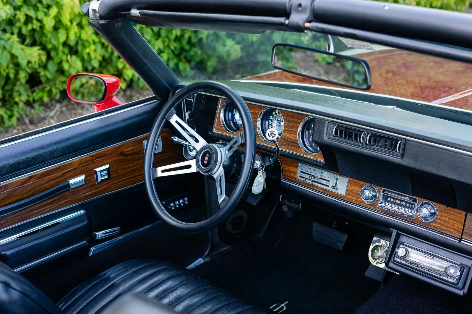 1972-Oldsmobile-Cutlass-Supreme interior