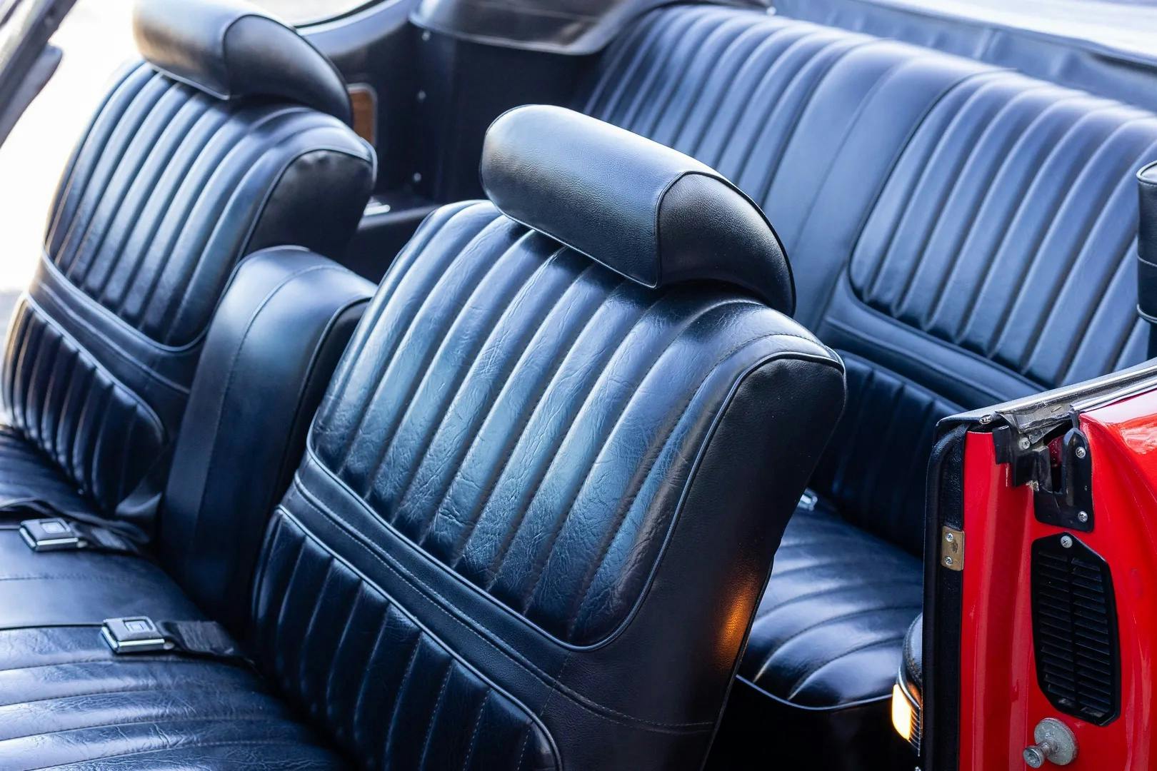 1972-Oldsmobile-Cutlass-Supreme seats