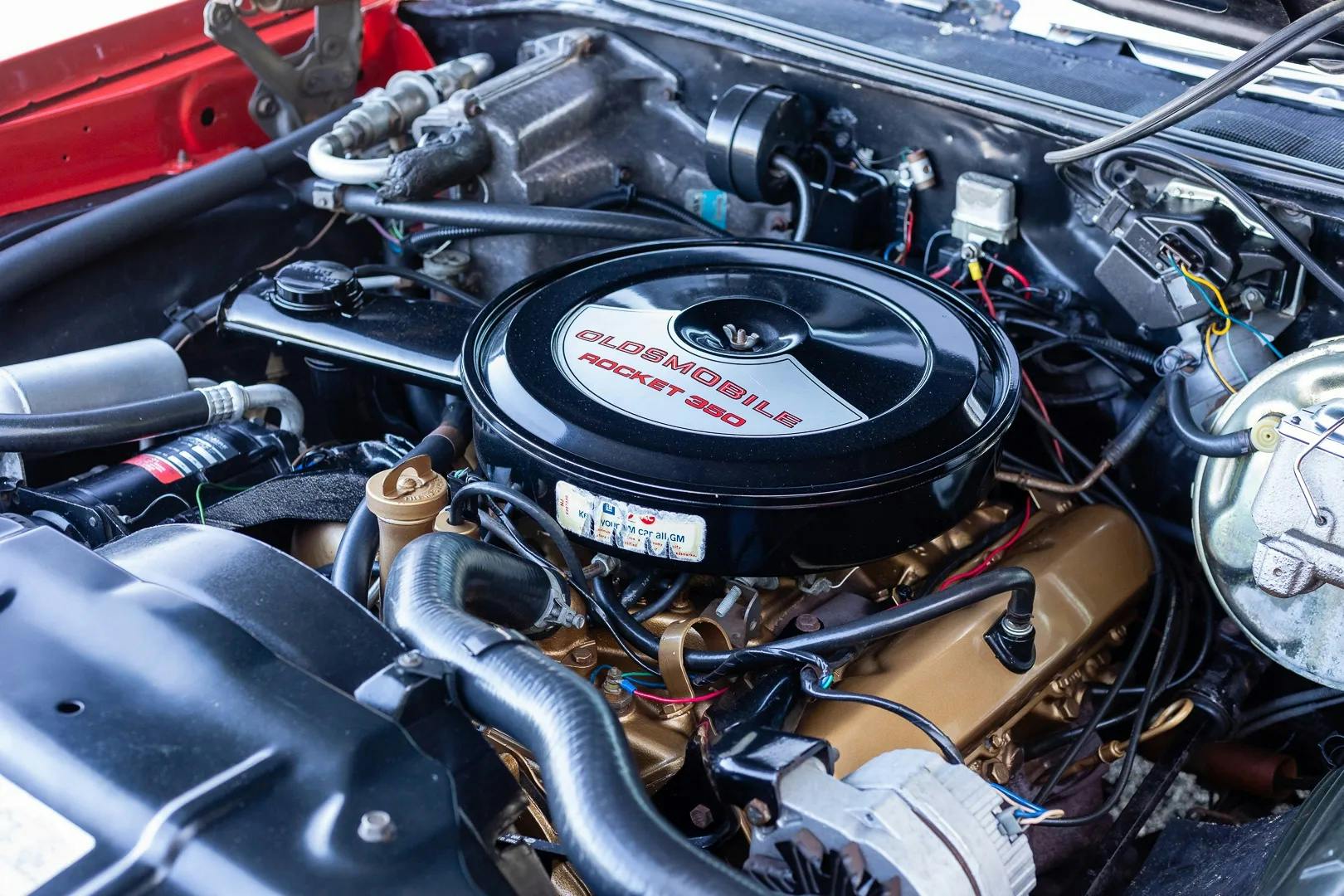 1972-Oldsmobile-Cutlass-Supreme engine