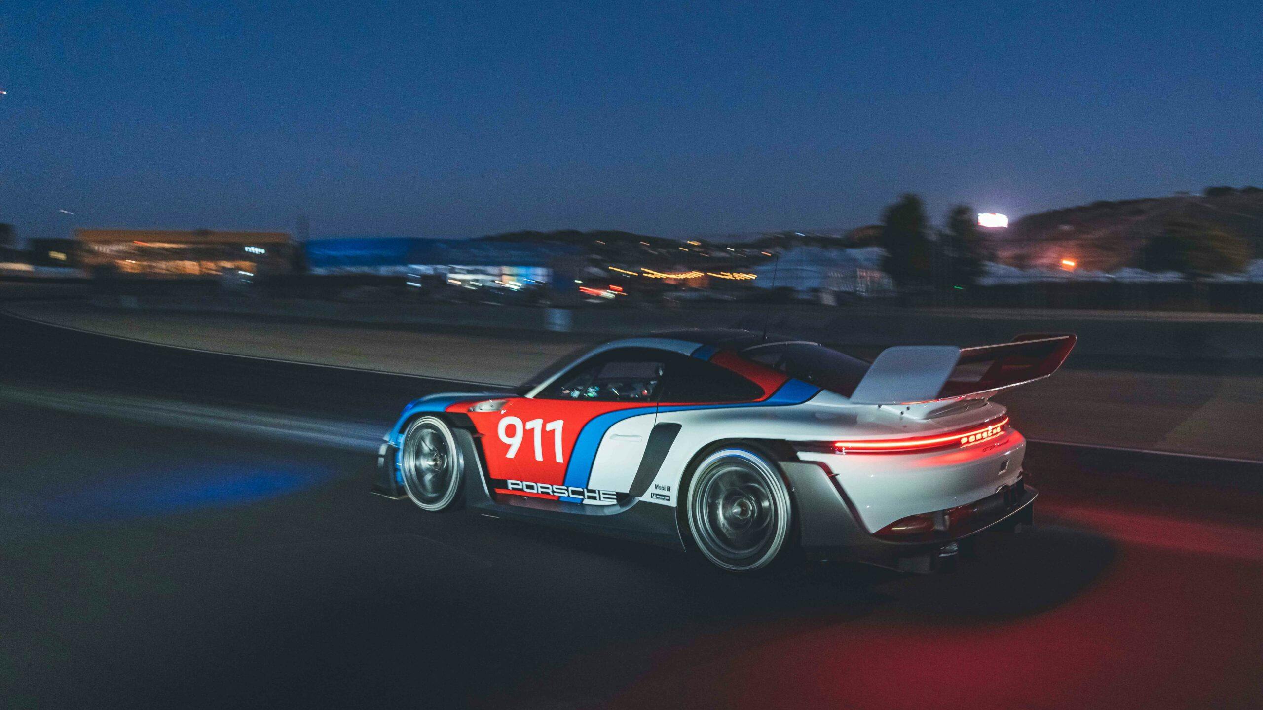 Porsche 911 GT3 R rennsport action