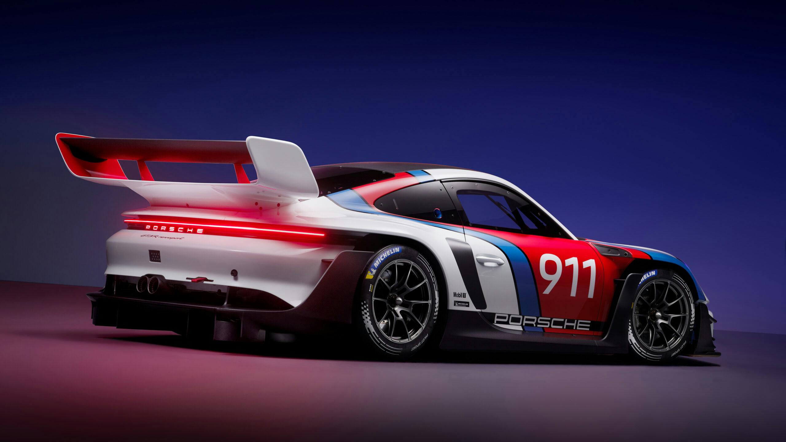 Porsche 911 GT3 R rennsport rear 3-4