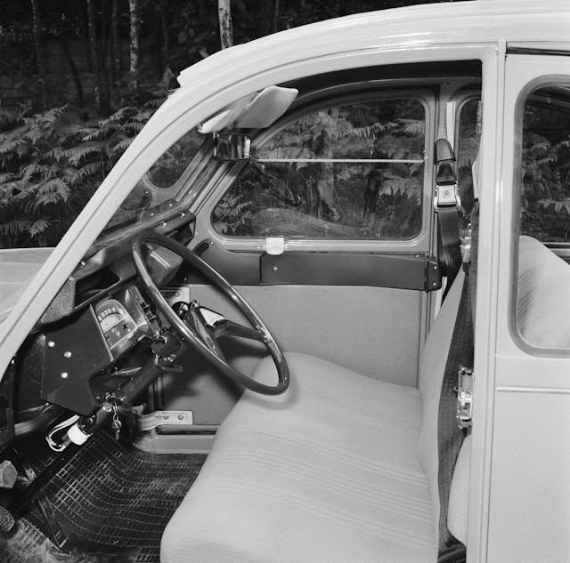 Citroën 2CV interior 2