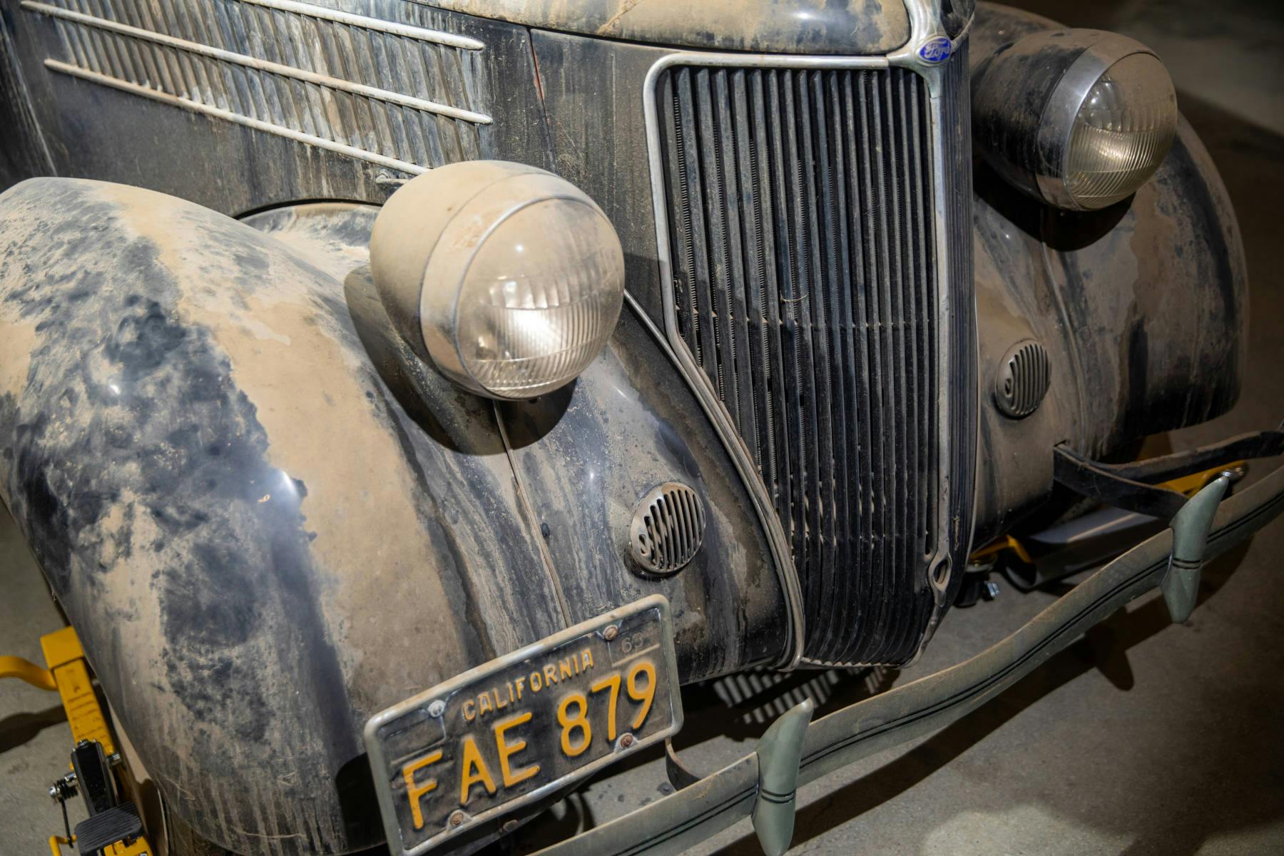 1936 Ford Model 48 Fordor Sedan front end lights
