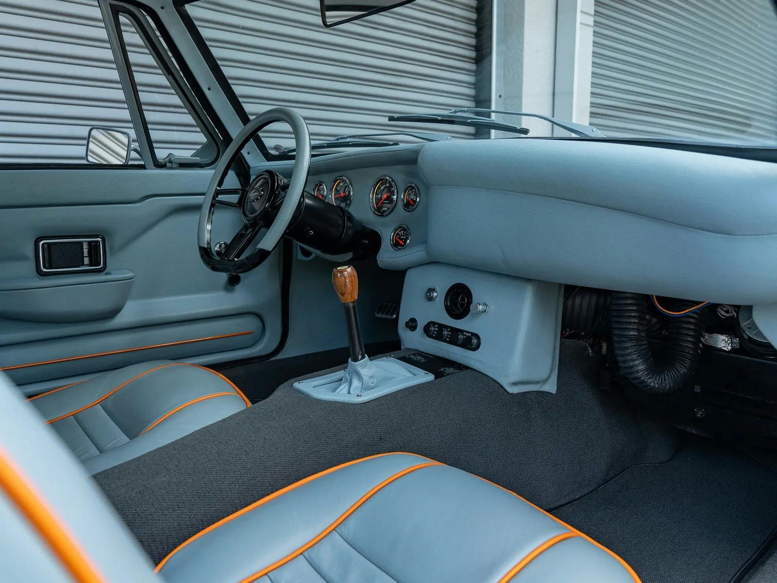Cena Custom MG interior