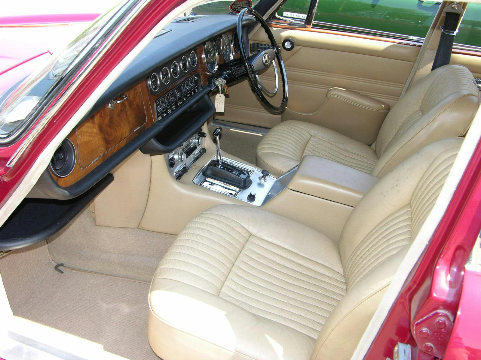 1970 Jaguar XJ6 front seats