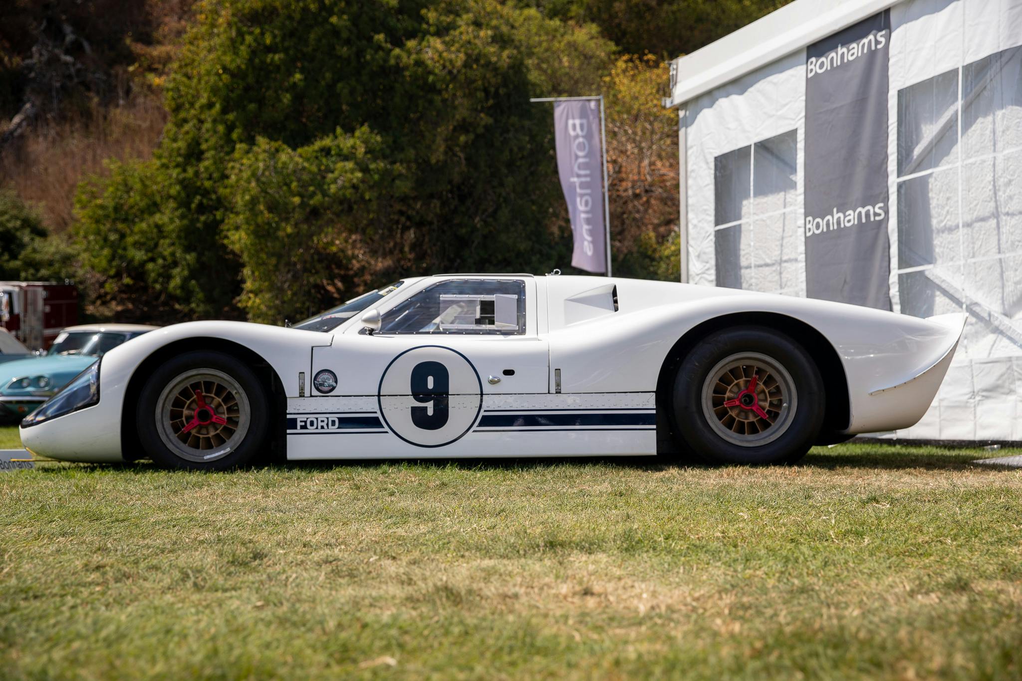 Ford GT40 side