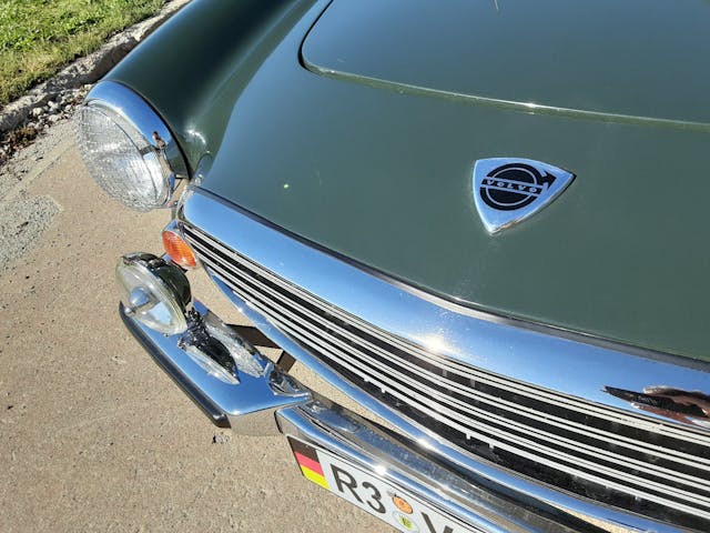 1967 Volvo 1800S green front end closeup