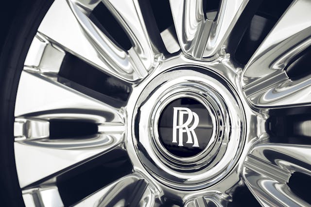2024-Rolls-Royce-Spectre wheel chrome