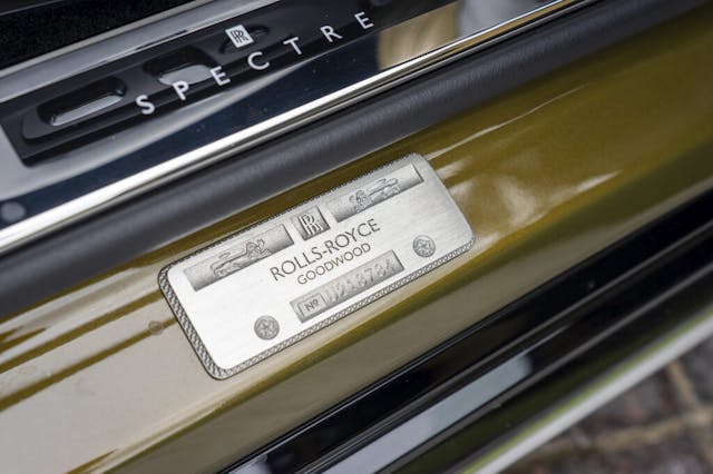 2024-Rolls-Royce-Spectre chartreuse sill