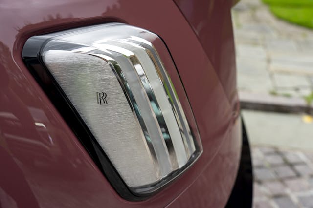 2024-Rolls-Royce-Spectre taillight
