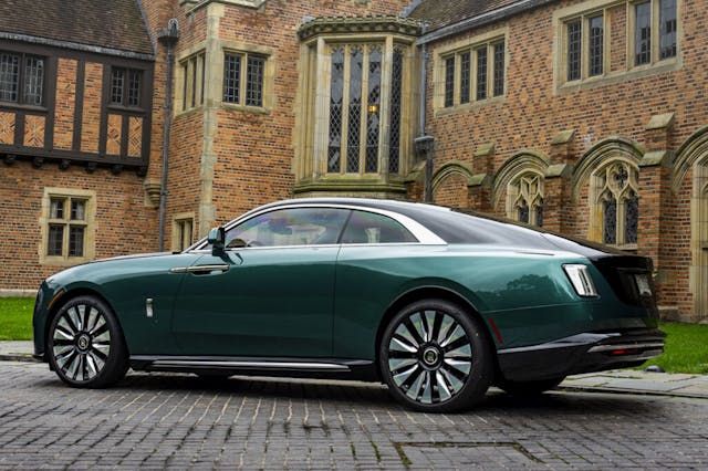 2024-Rolls-Royce-Spectre green profile