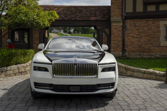 2024-Rolls-Royce-Spectre head on grille
