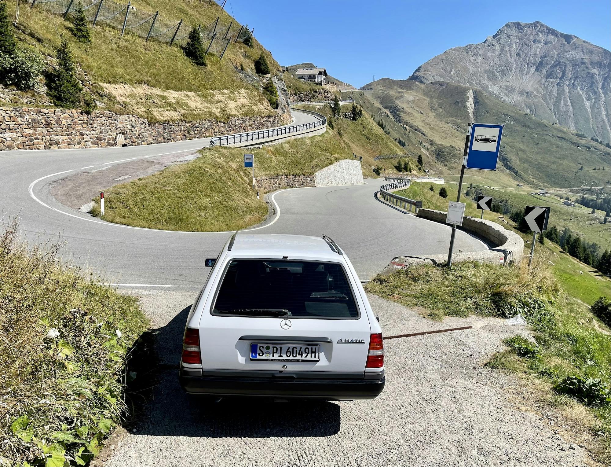 Mercedes-Benz W124: The Engineer's E-Class takes on the Alps