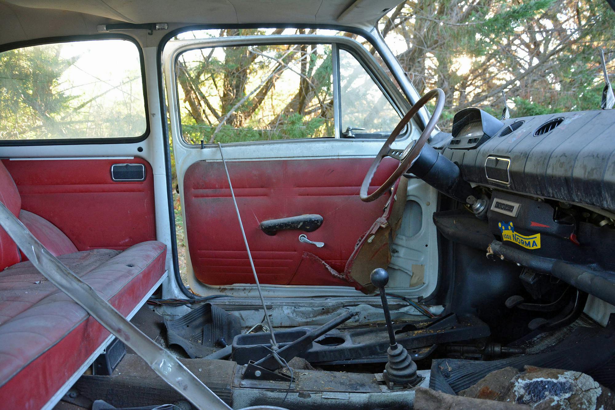 1969 Fiat 850 interior side