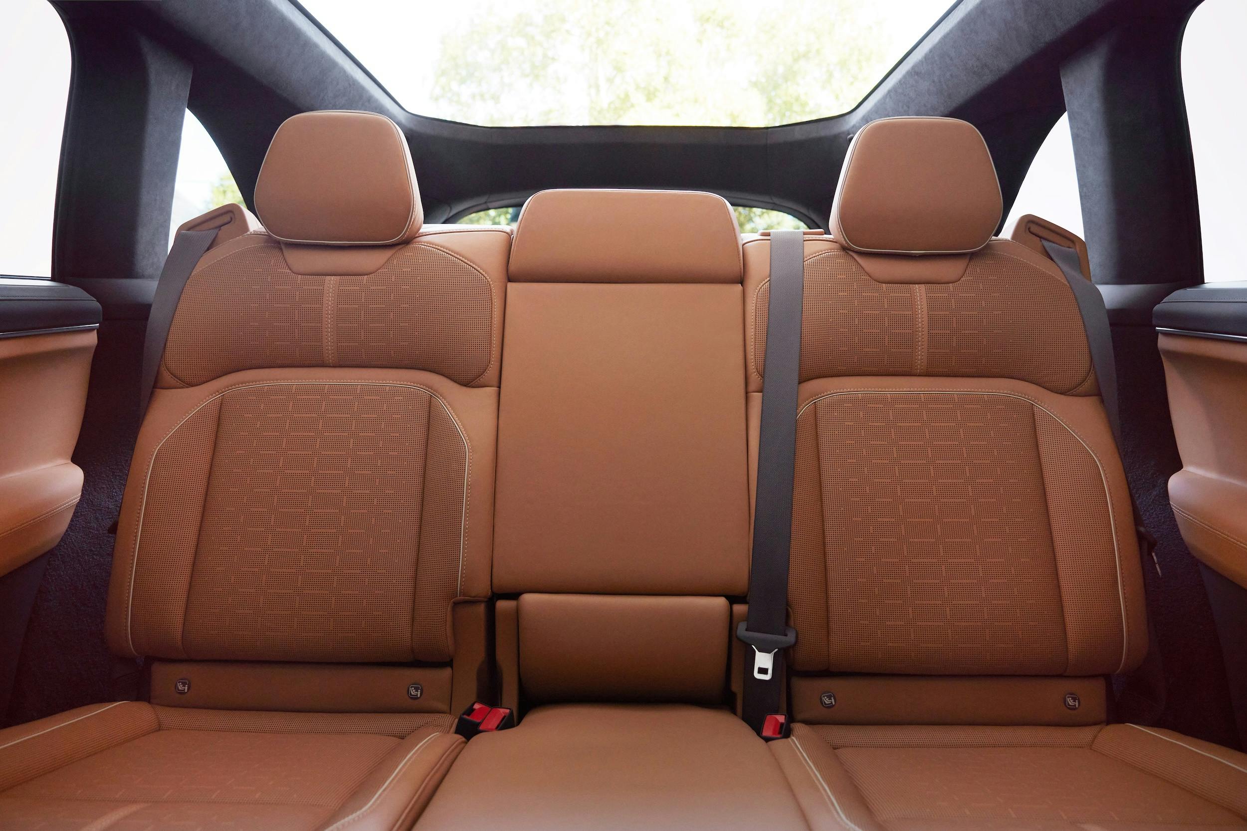 Lucid Gravity SEV EV interior rear seats pano roof
