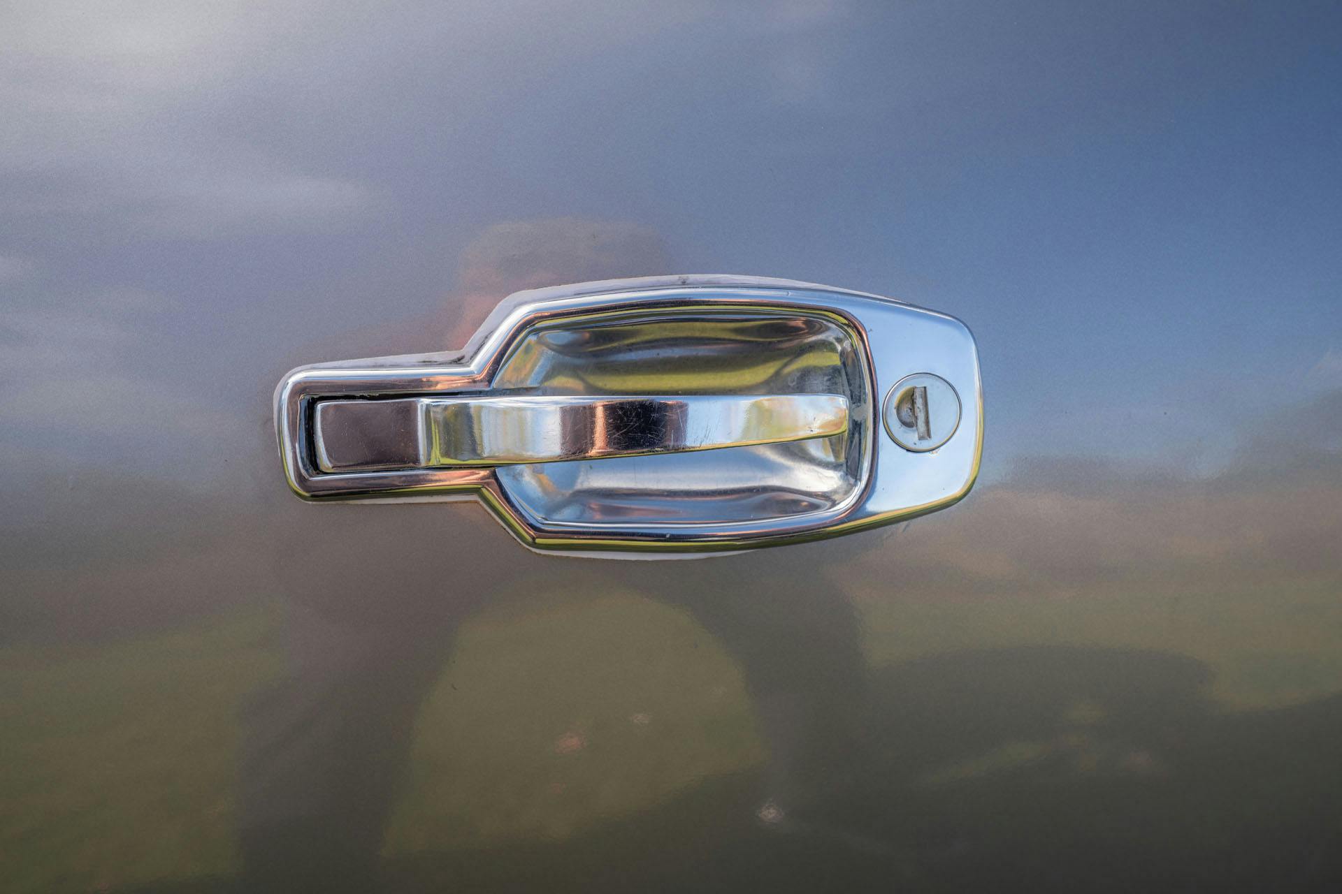 1959 Peerless GT Phase door handle detail