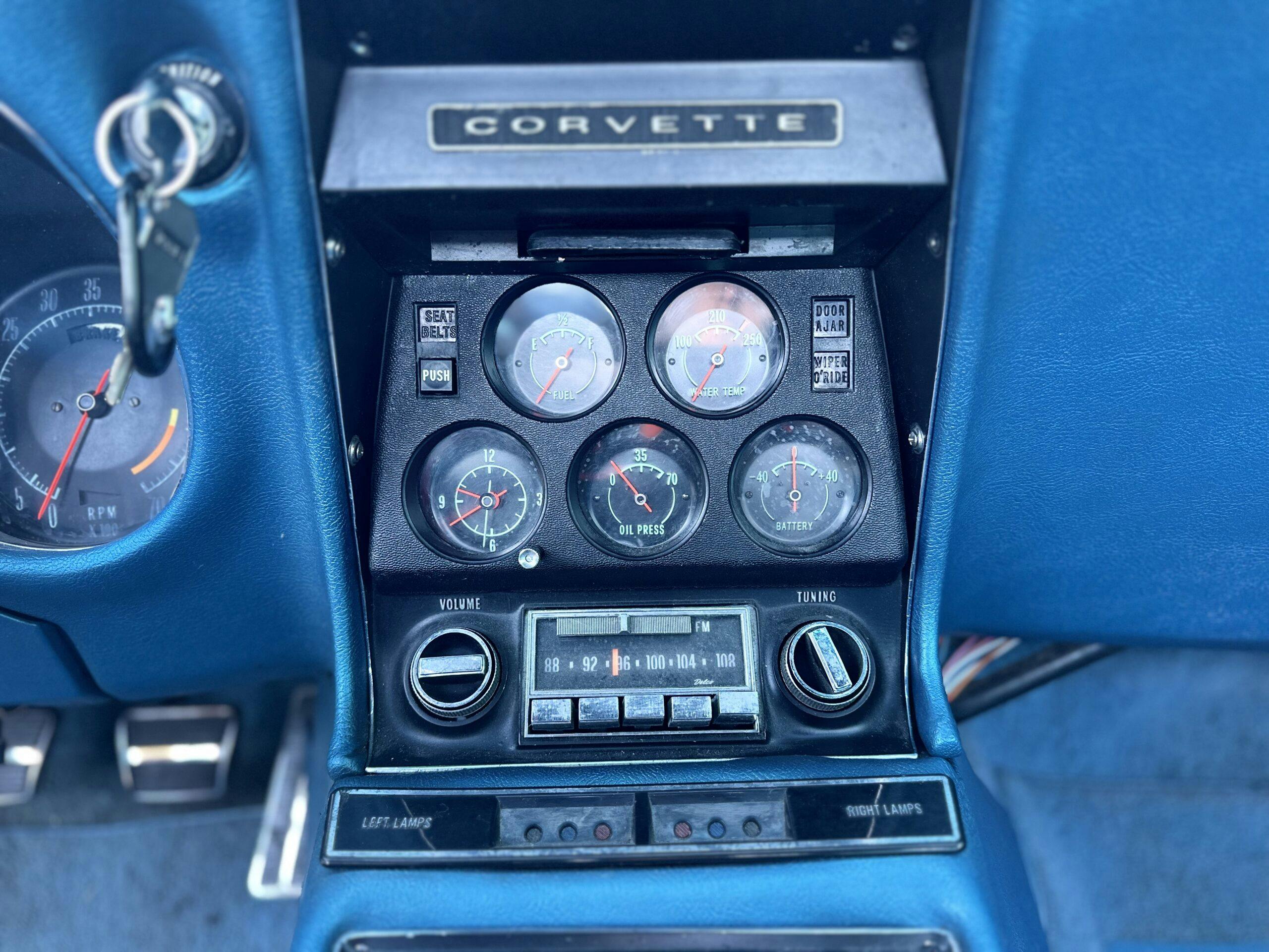 1968 Corvette C2 Stingray interior dash gauges