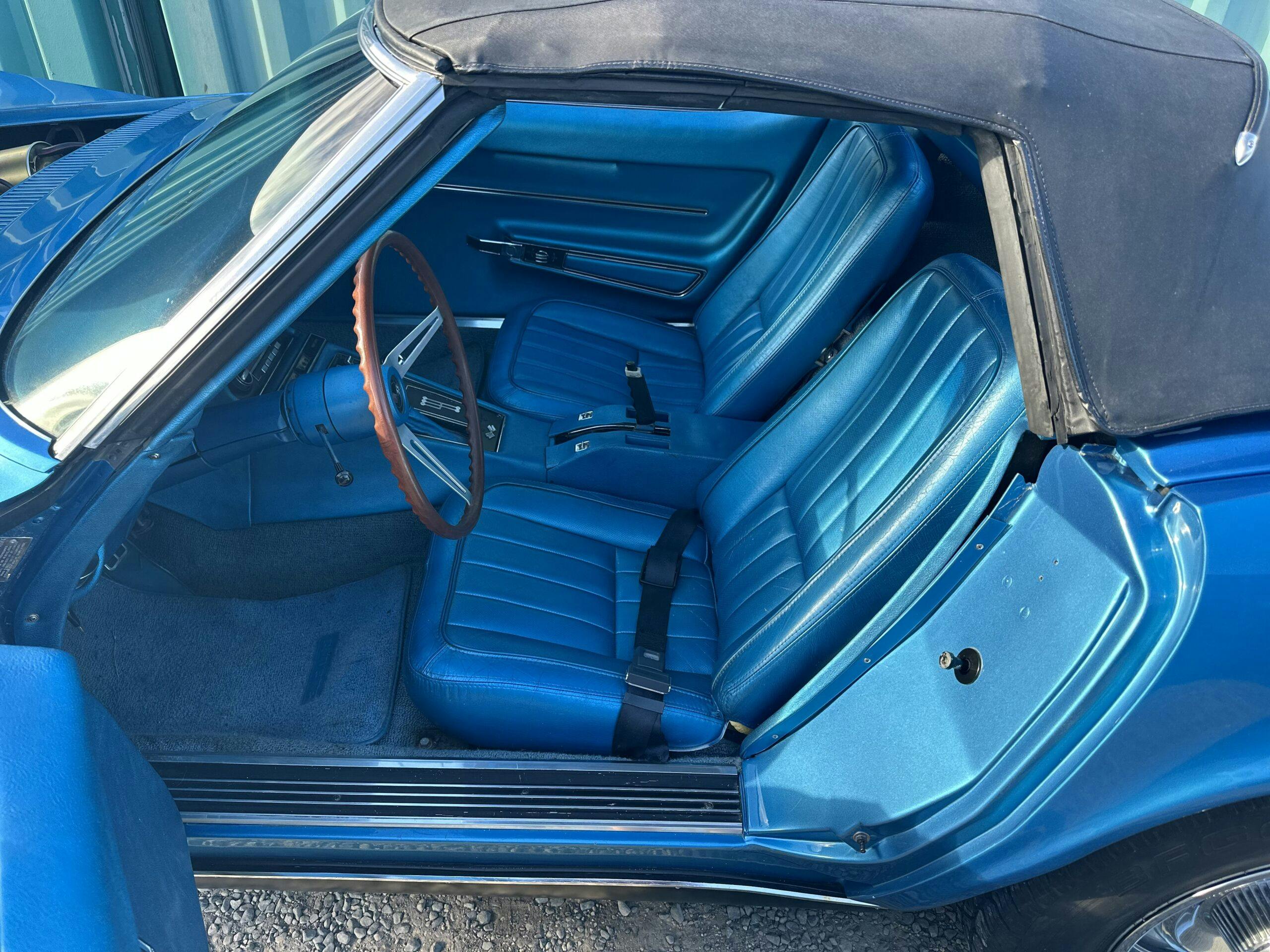 1968 Corvette C2 Stingray interior side