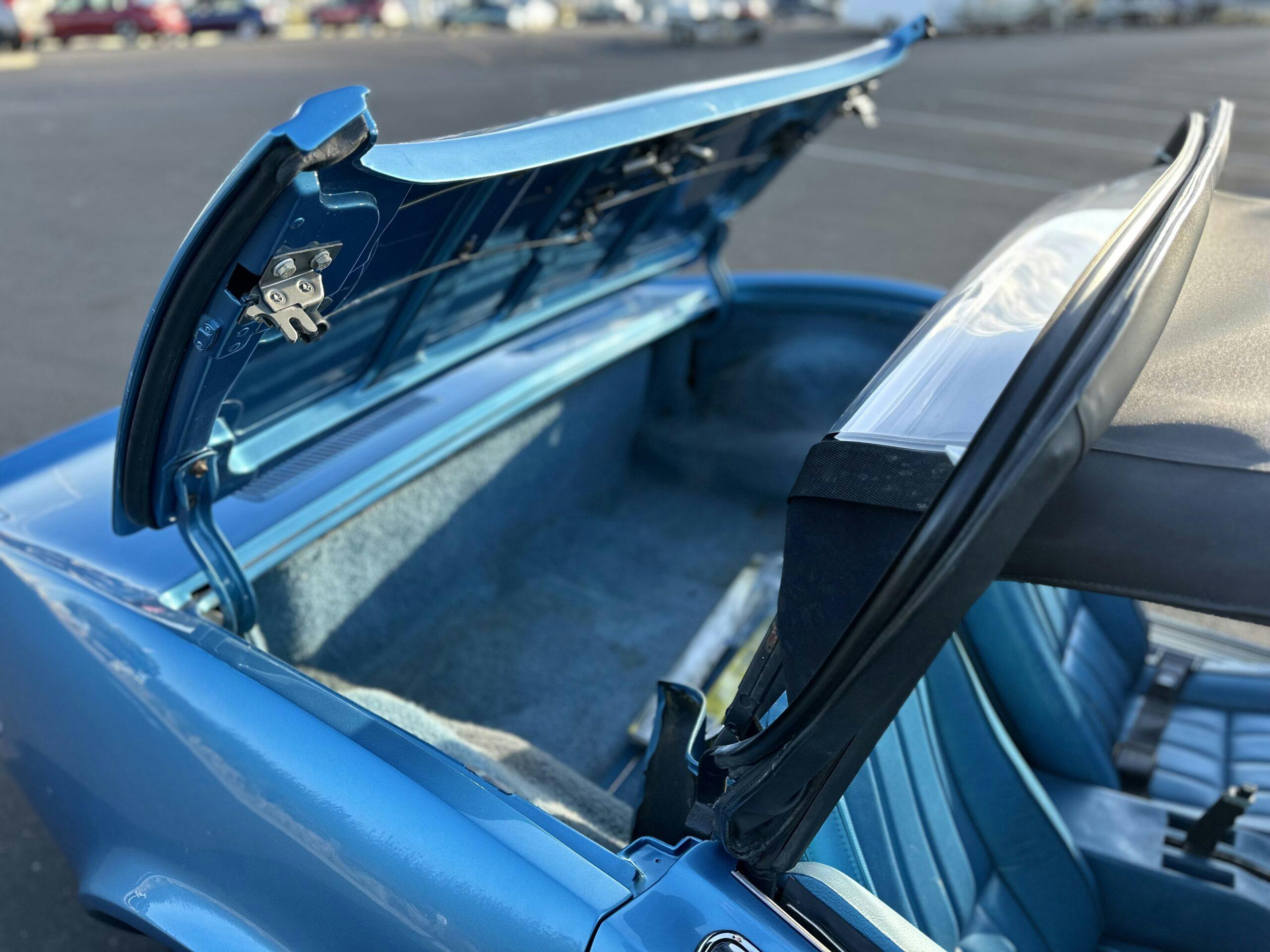 1968 Corvette C2 Stingray top compartment