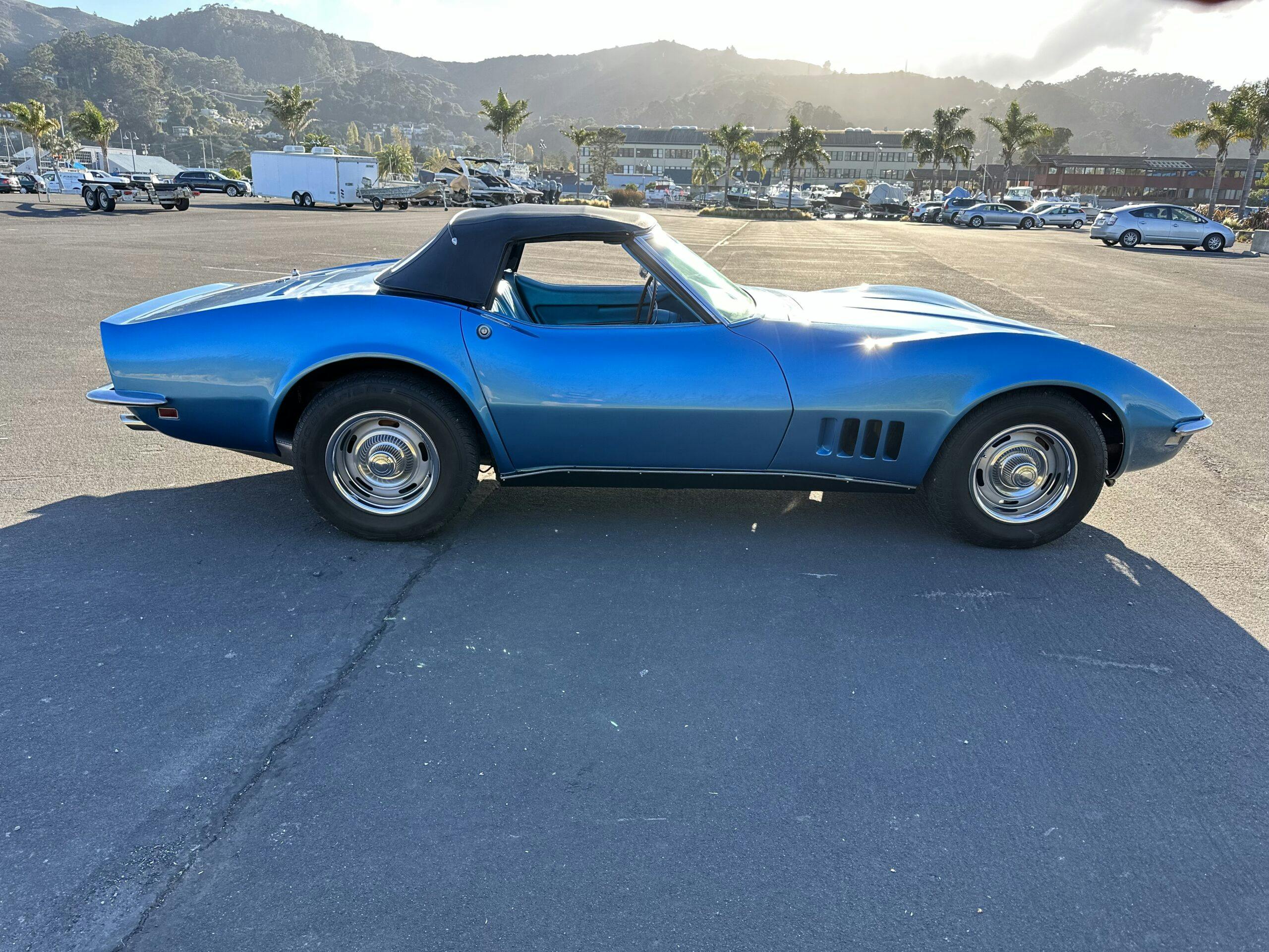 1968 Corvette C2 Stingray side