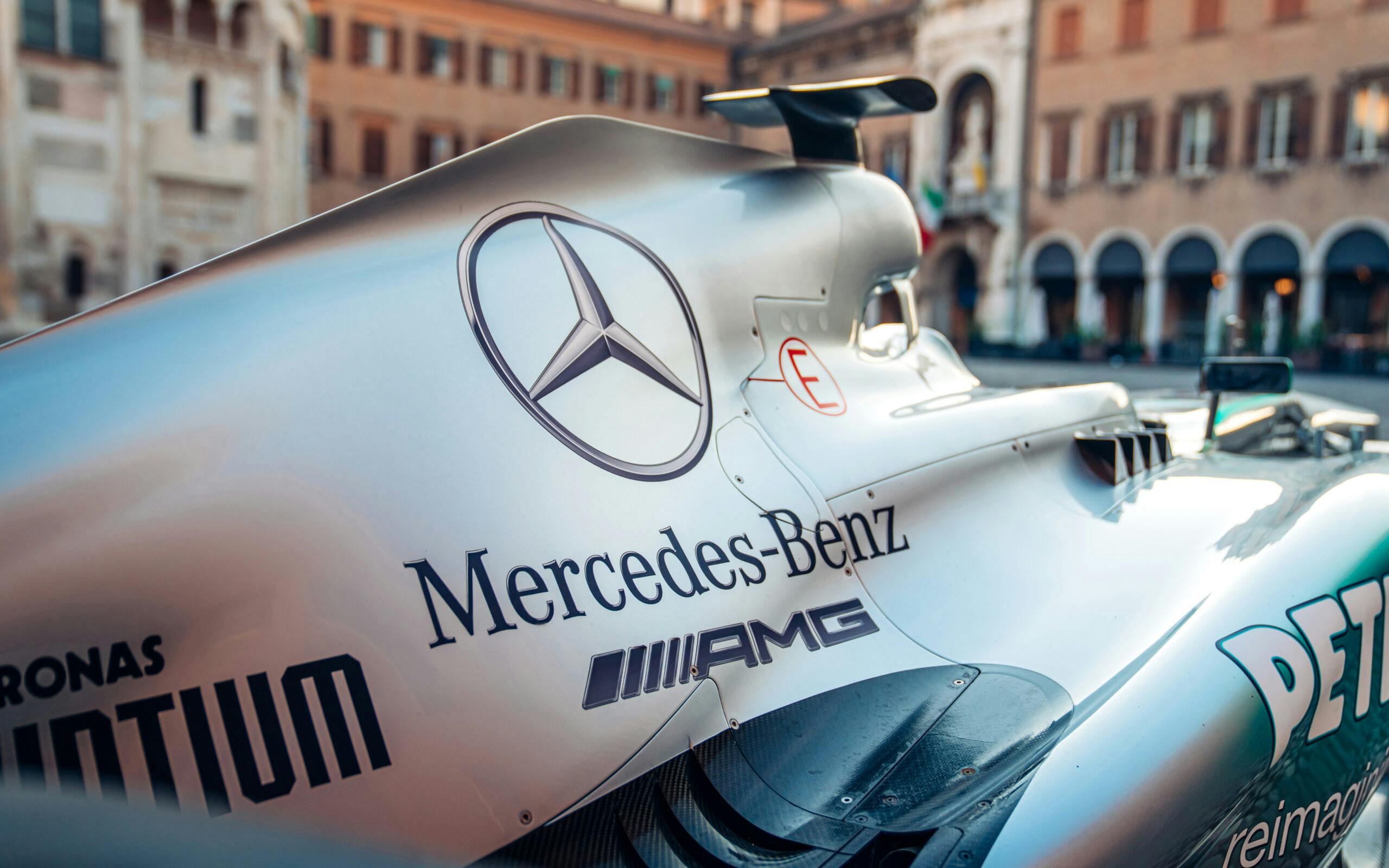 2013-Mercedes-AMG-Petronas-F1 car cowling
