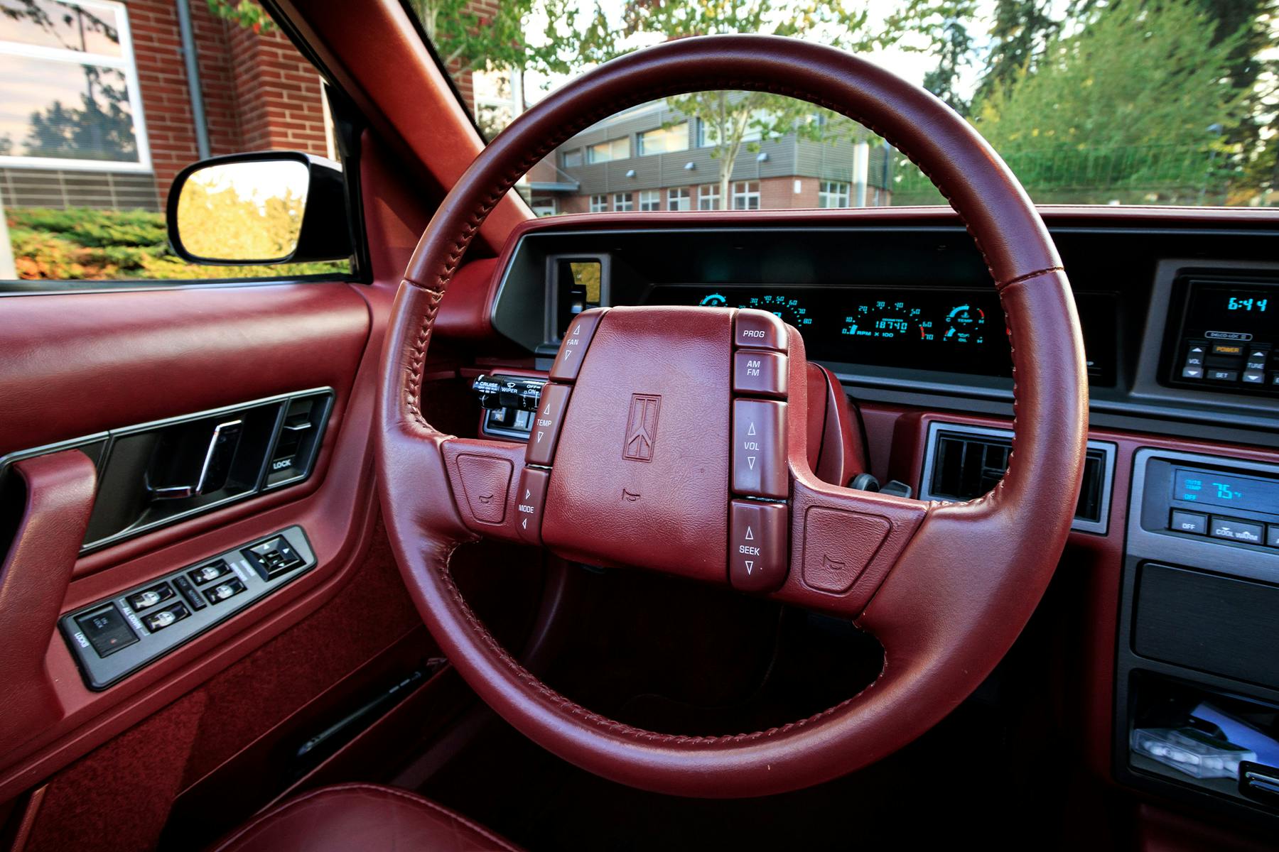 1991 Oldsmobile Cutlass Supreme Convertible interior steering wheel