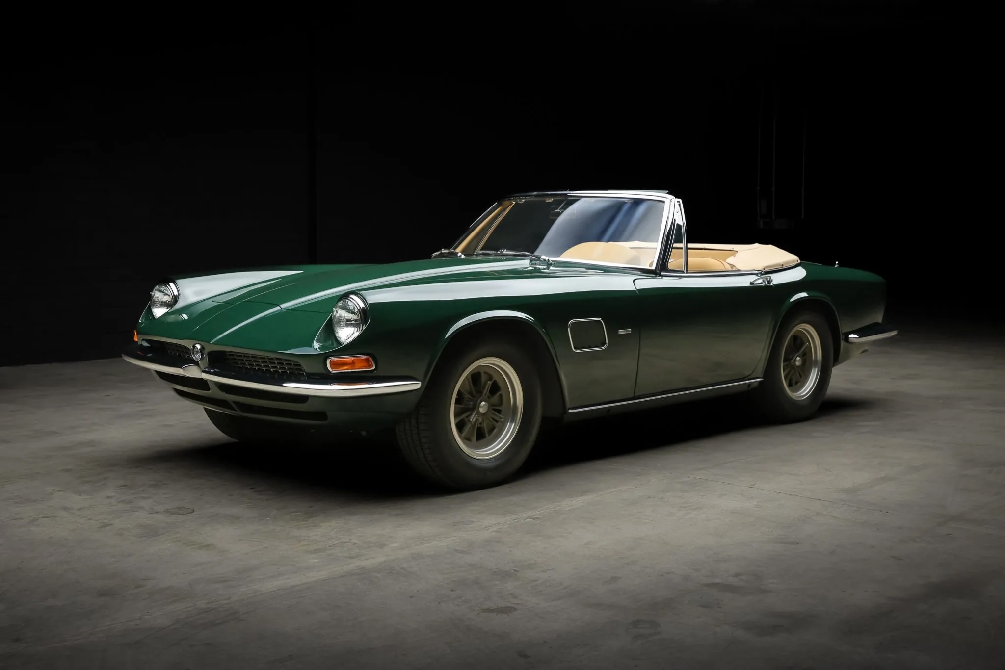 AC428-1.jpeg?auto=format,