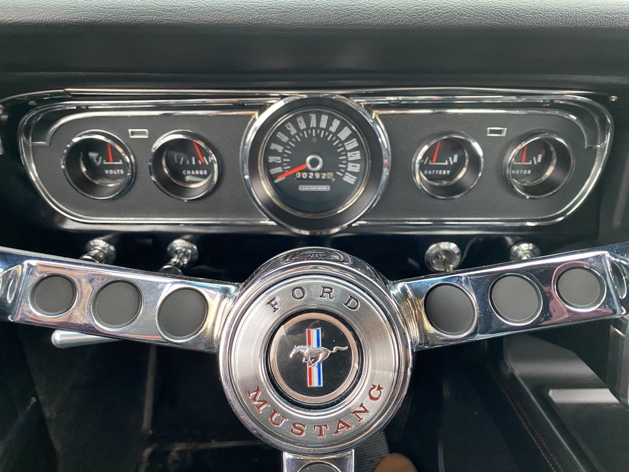 Alan Mann Mustang AMR7 interior steering wheel