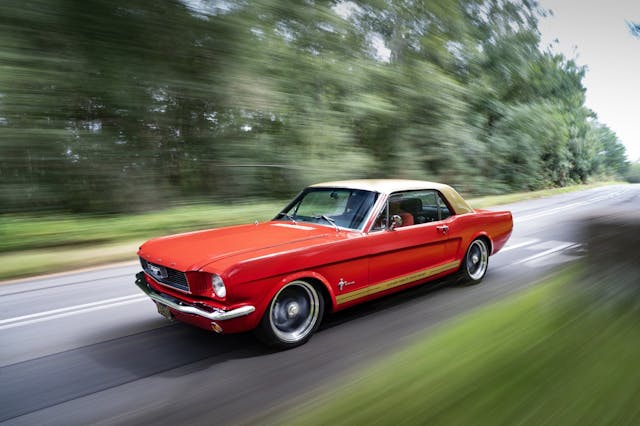 Alan Mann Mustang AMR7 front three quarter pan blur action